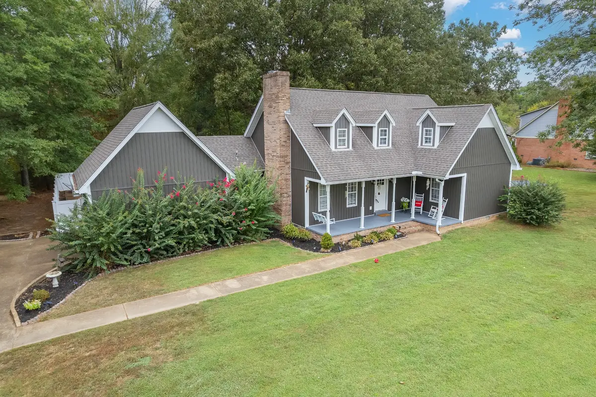 225 Meadowbrook Cir, Lexington, TN 38351 - #1