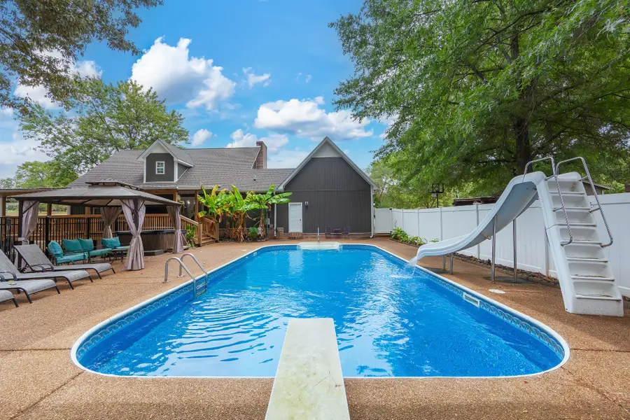 225 Meadowbrook Cir, Lexington, TN 38351 - #2