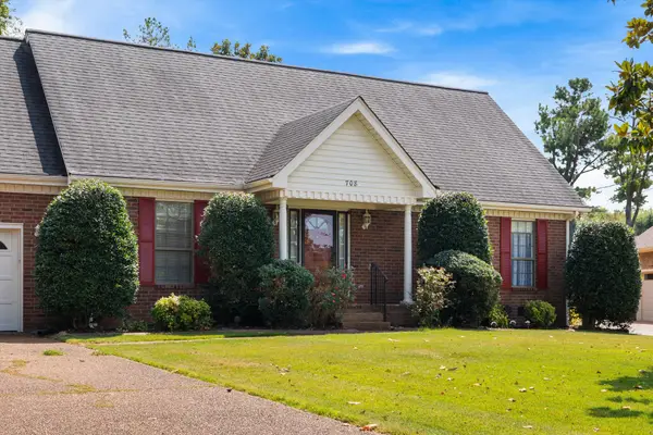 708 Saddle Trail Ct, Hermitage, TN 37076