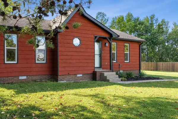 103 Ravenwood Cir, Dickson, TN 37055
