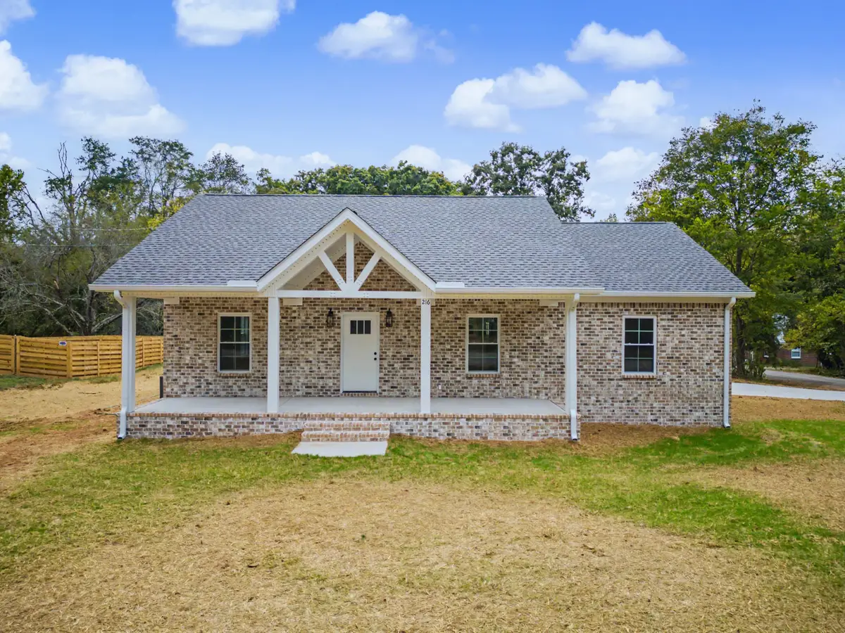216 Adams Ave, Lawrenceburg, TN 38464 - #1