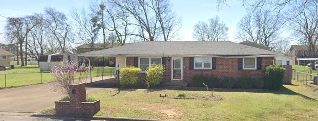 205 Jackson St, Lawrenceburg, TN 38464 - #1