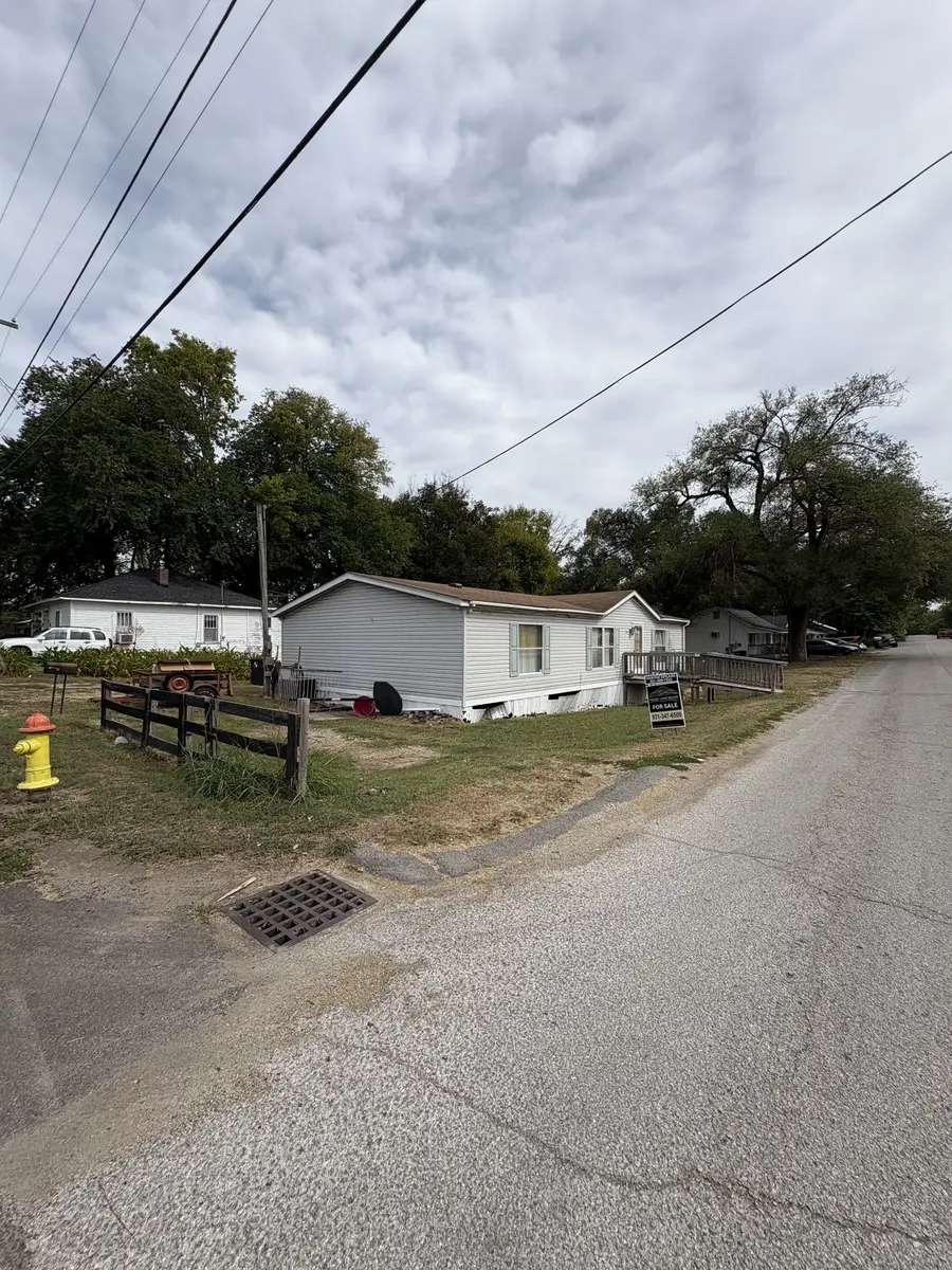 201 E 16th St, Columbia, TN 38401 - #3
