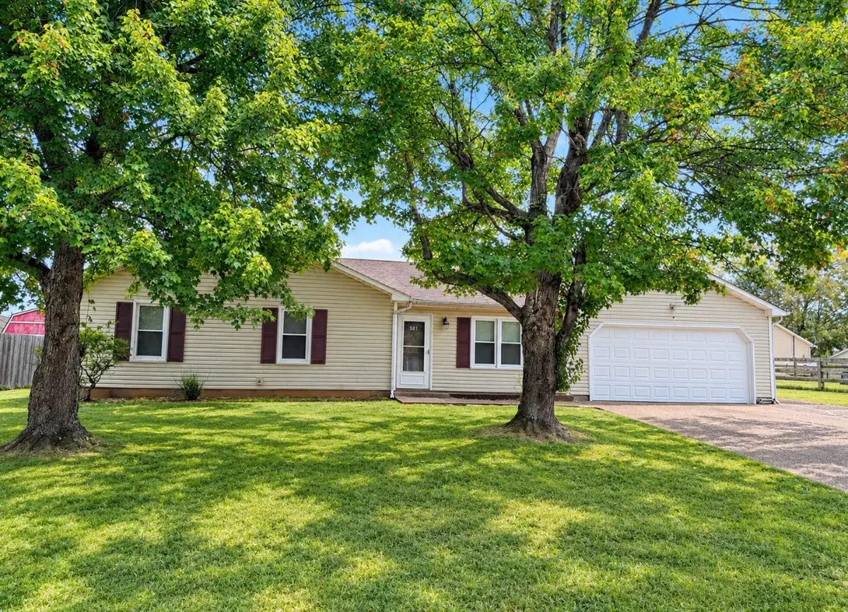 581 Foxfield Rd, Hopkinsville, KY 42240 - #1