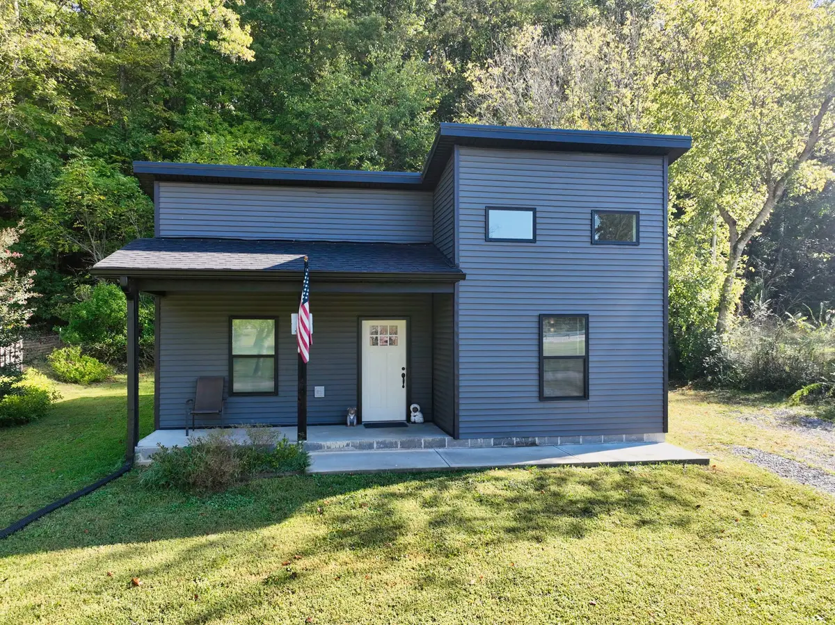 214 Church St, Red Boiling Springs, TN 37150 - #1