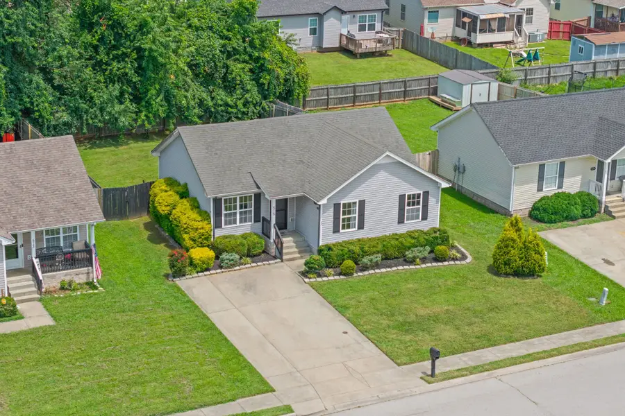 515 Oakmont Dr, Clarksville, TN 37042 - #2