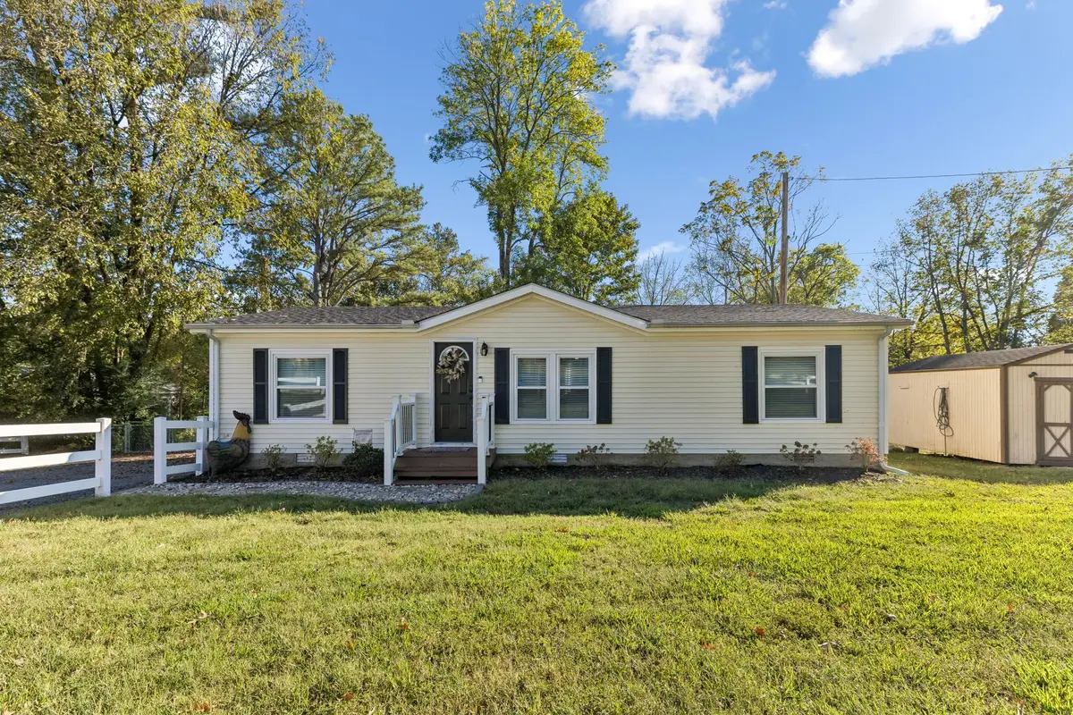 118 E Elm St, Ashland City, TN 37015 - #1