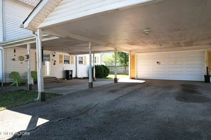 900 Georgia Ave, Etowah, TN 37331 - #2