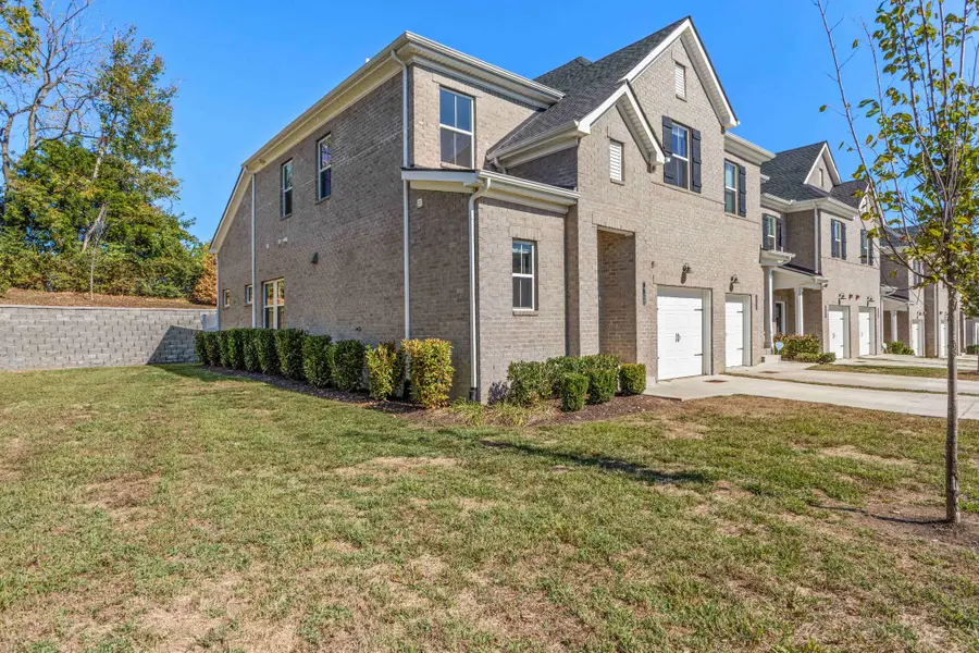 204 Douglas Bend Rd #1706, Gallatin, TN 37066 - #3