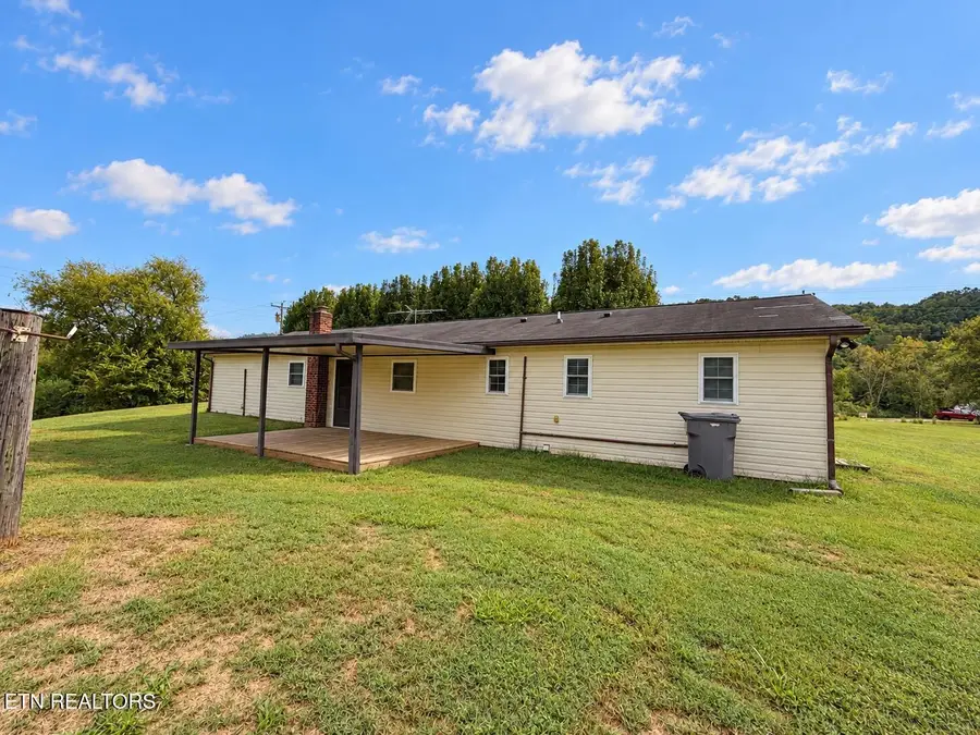196 Sweetwater Rd, Philadelphia, TN 37846 - #2