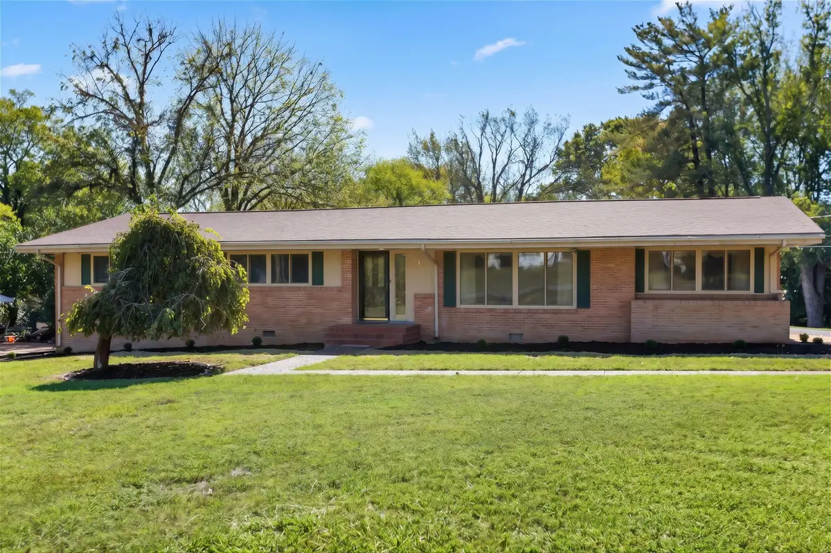 212 Pineview St, Shelbyville, TN 37160 - #1