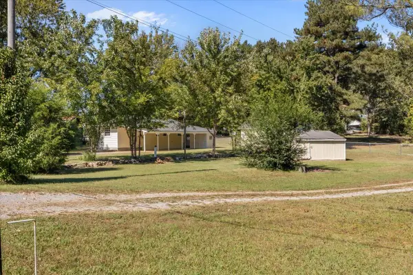 620 Old Stewart Rd, Tennessee Ridge, TN 37178