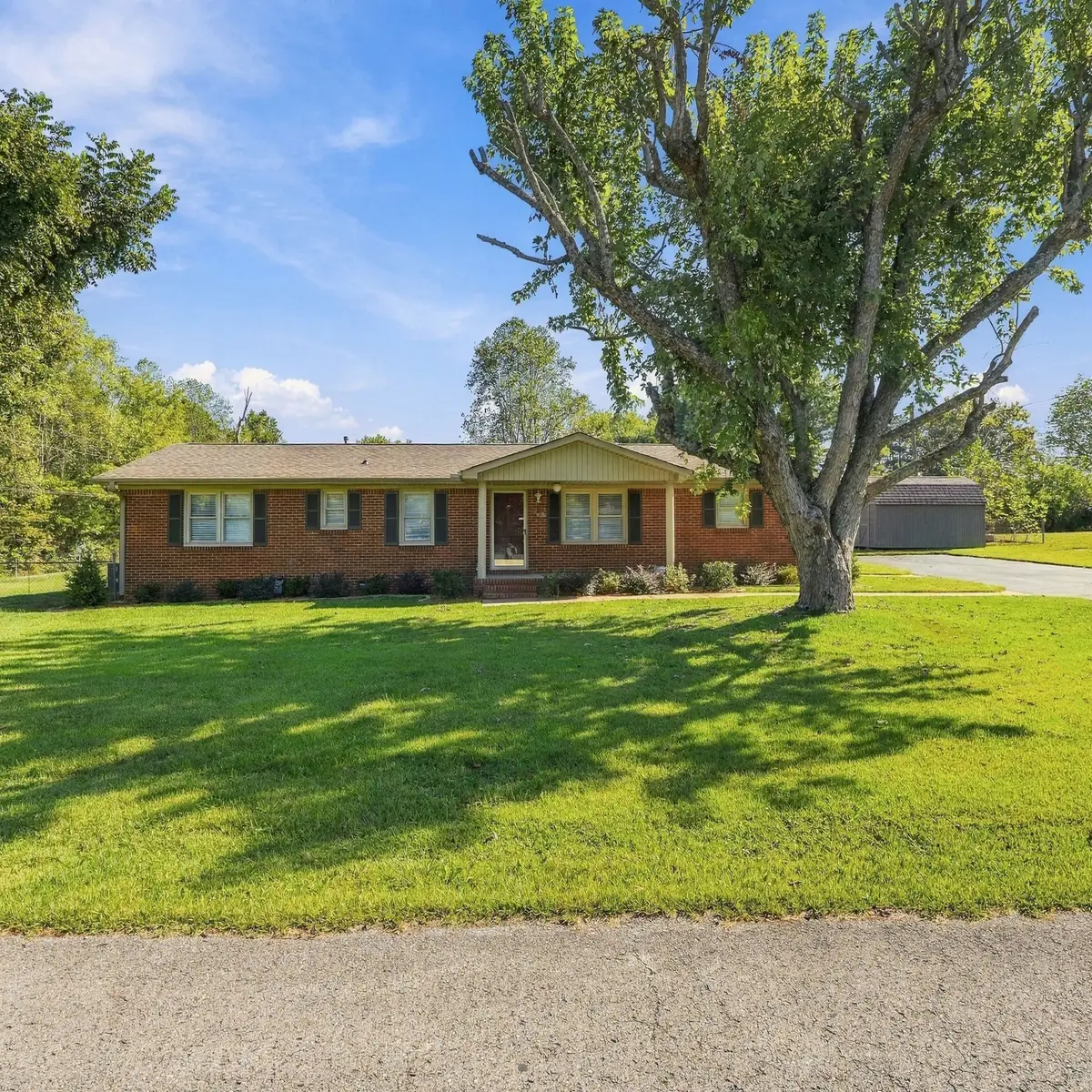 2 Park St, Fayetteville, TN 37334 - #1