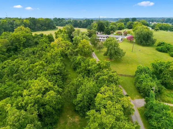 344 Peach Valley Rd, Gallatin, TN 37066