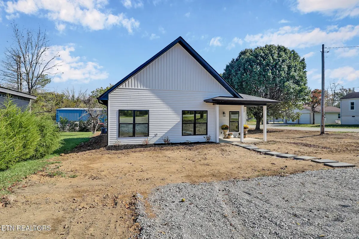 304 W Stewart Ave, Monterey, TN 38574 - #1