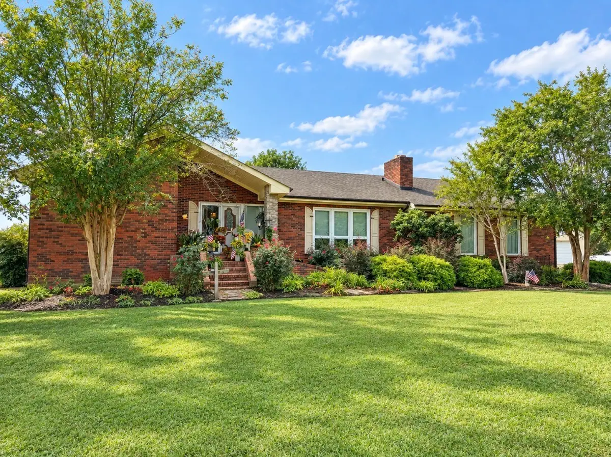 124 Johns Creek Rd, Lafayette, TN 37083 - #1