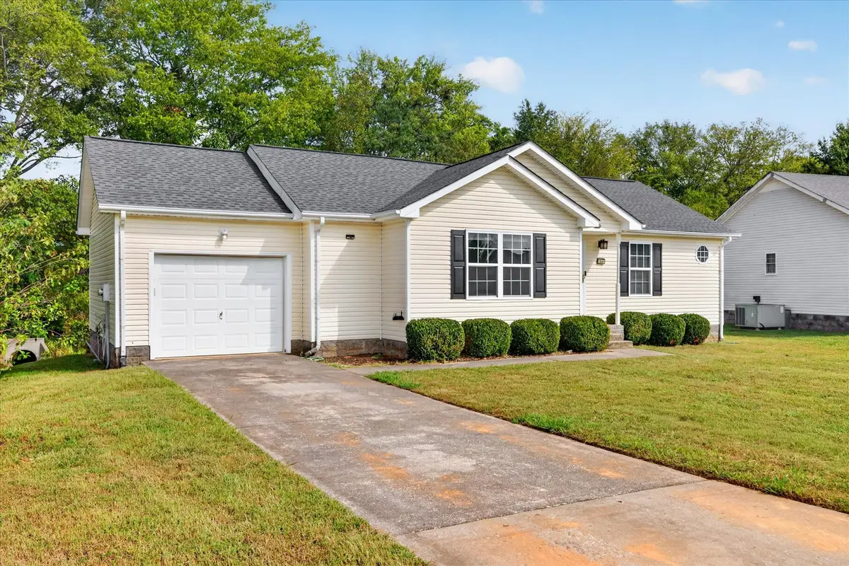 1041 Waterford Cir, Clarksville, TN 37040 - #1