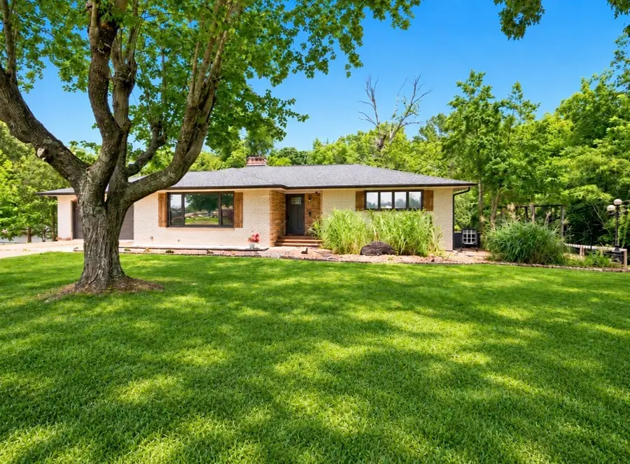 250 Washington Ave, Camden, TN 38320 - #2