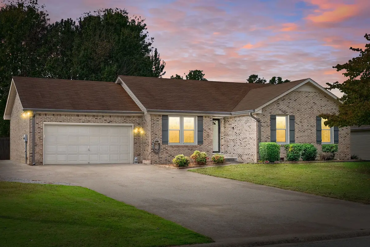 1404 S Shadowlawn Ct, Clarksville, TN 37040 - #1