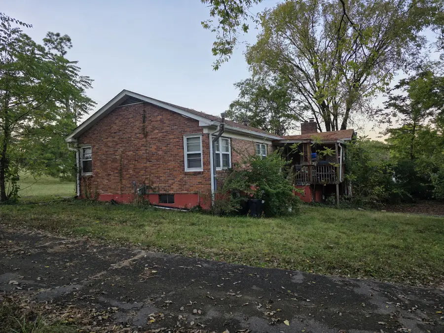 606 N Graycroft Ave, Madison, TN 37115 - #3