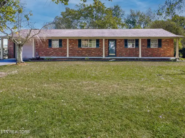 1370 Russell Lane, Lenoir City, TN 37772