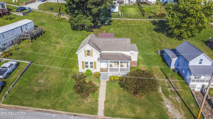 509 W 3rd Ave, Lenoir City, TN 37771 - #2