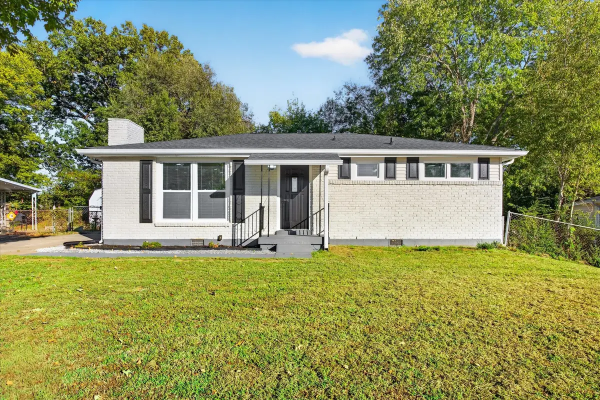 819 Country Club Dr, Clarksville, TN 37043 - #1