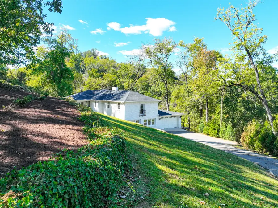 1504 Dresden Cir, Nashville, TN 37215 - #2