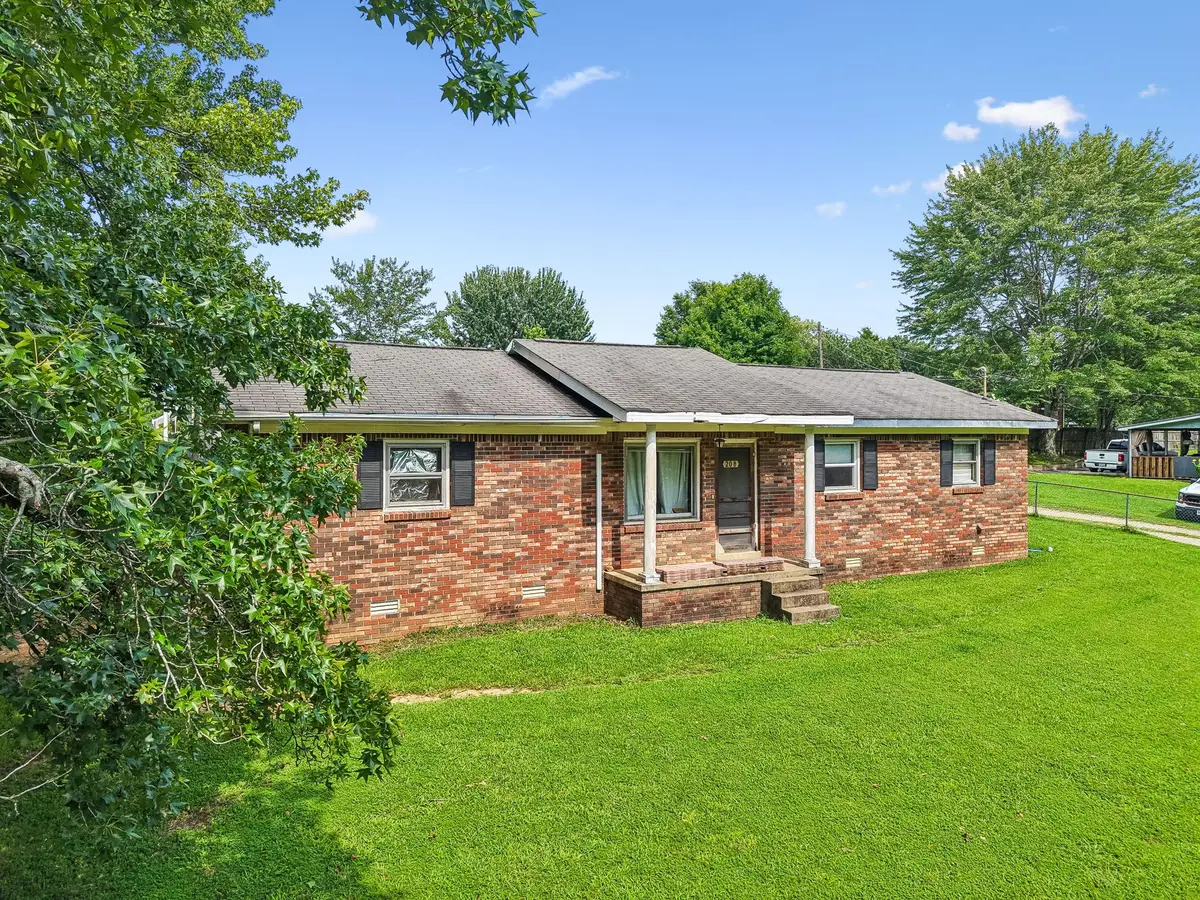 208 Church St S, McEwen, TN 37101 - #1