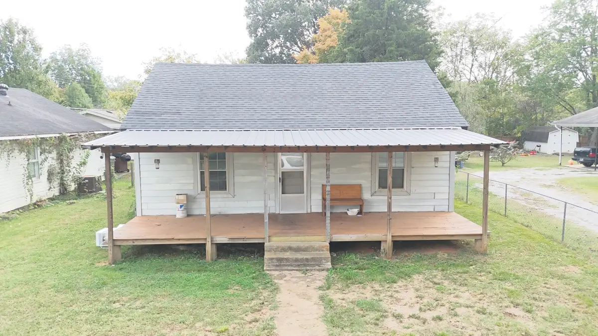 437 3rd St, Lawrenceburg, TN 38464 - #1