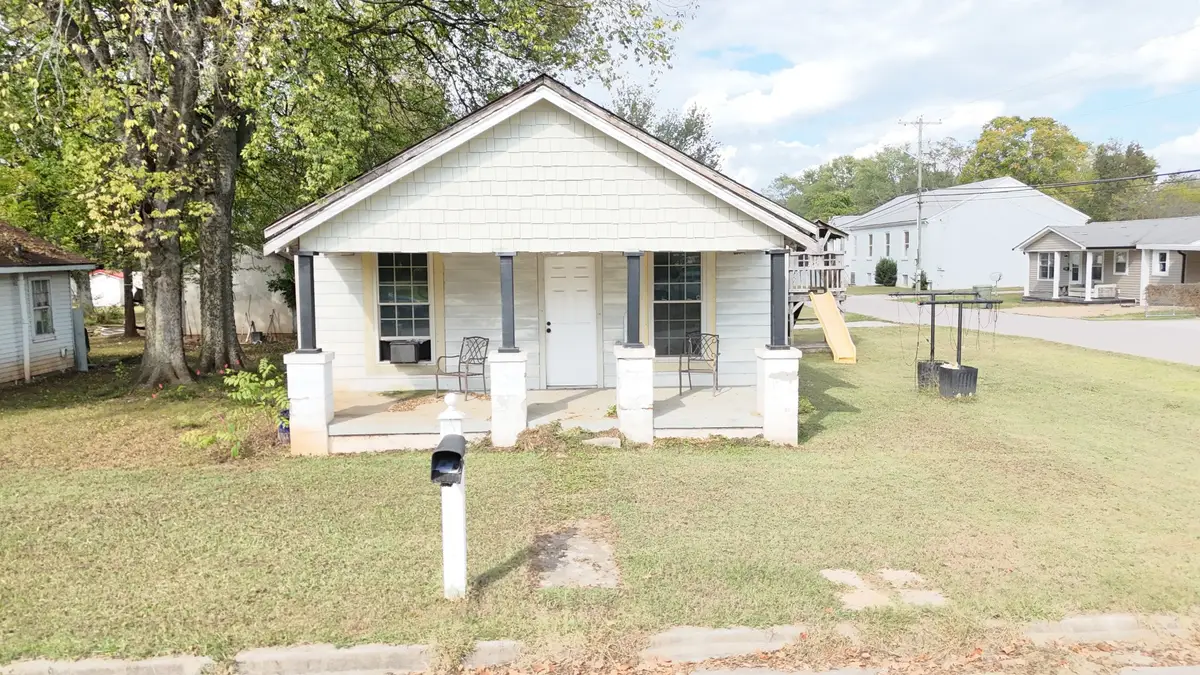 438 3rd St, Lawrenceburg, TN 38464 - #1
