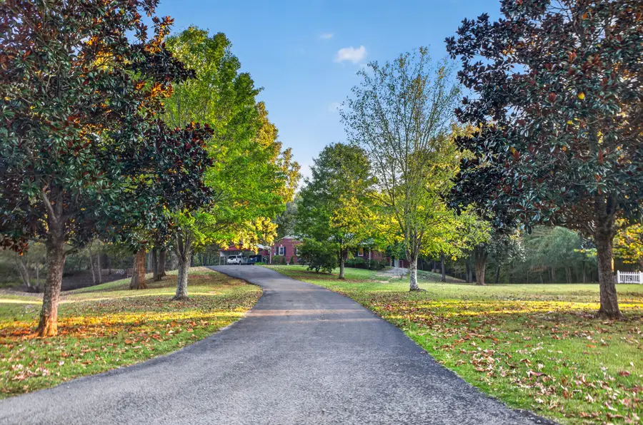 153 Duggin Rd, McMinnville, TN 37110 - #3