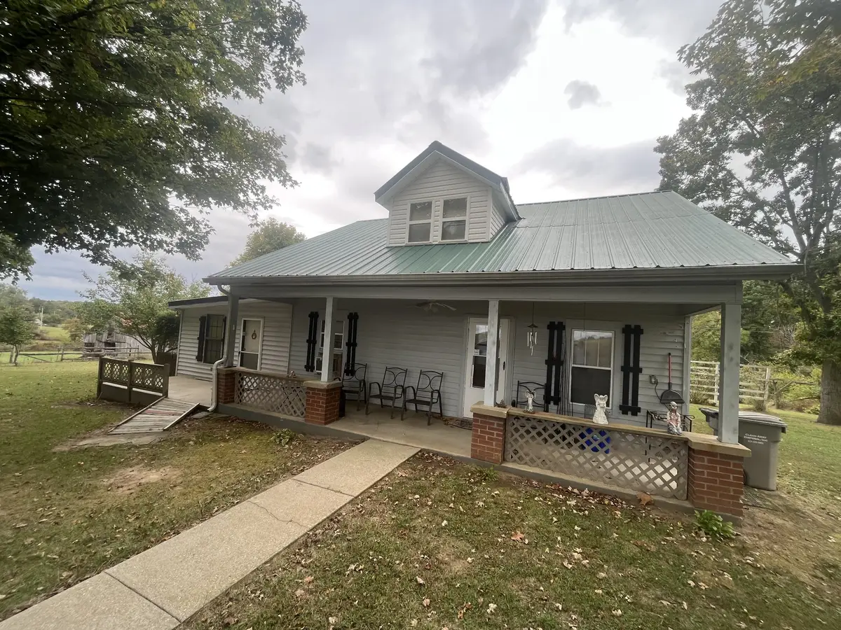 1425 Thompson Rd, Westmoreland, TN 37186 - #1