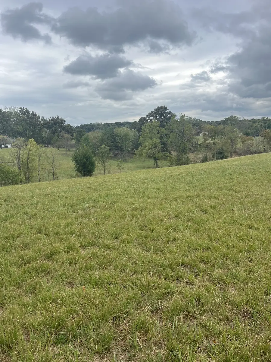 1425 Thompson Rd, Westmoreland, TN 37186 - #2