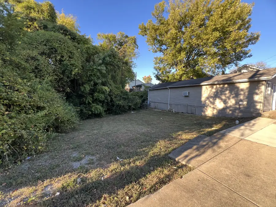 629 Commerce St, Clarksville, TN 37040 - #2