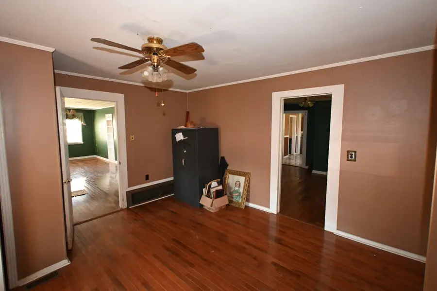 239 Brooklyn Ave, Linden, TN 37096 - #2
