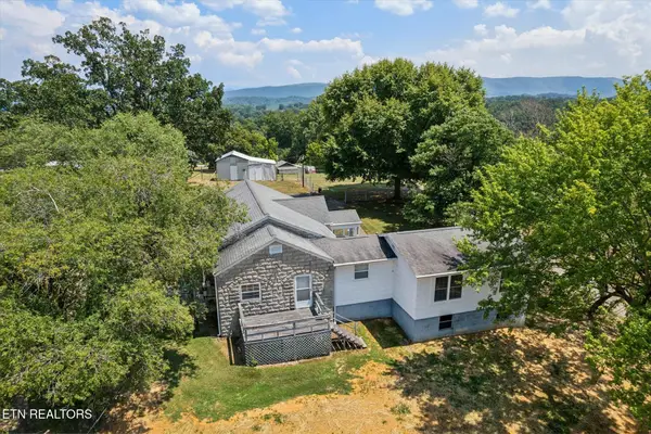 810 Ridge Rd, Maryville, TN 37803