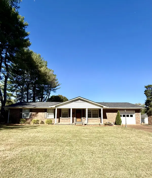 704 5th St E, Lawrenceburg, TN 38464