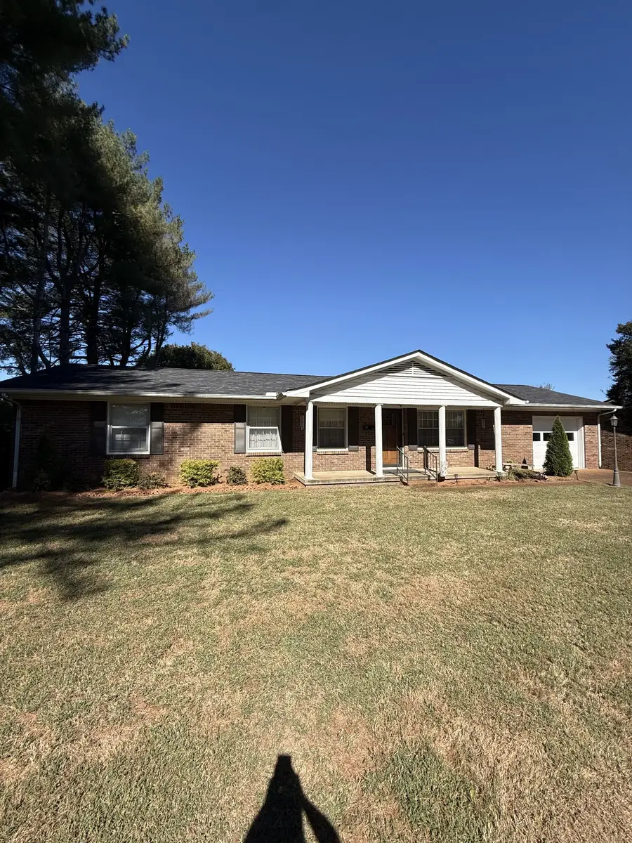 704 5th St E, Lawrenceburg, TN 38464 - #2