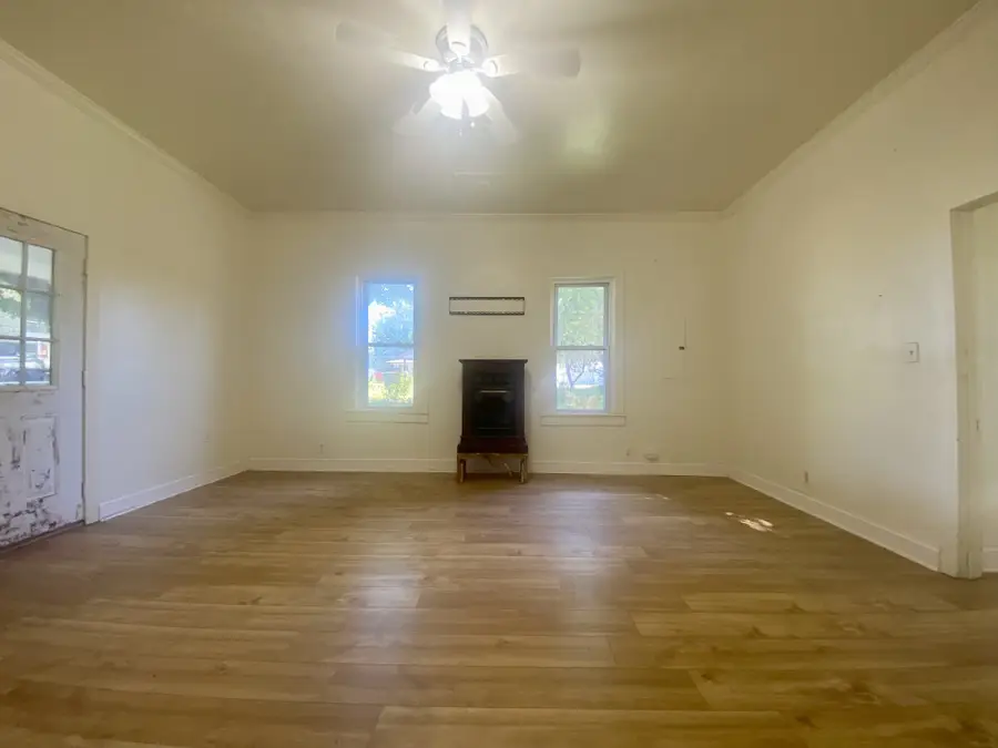 214 W Poplar St, Pulaski, TN 38478 - #3