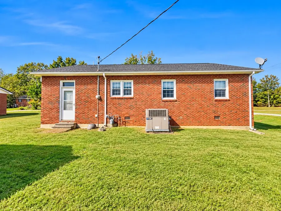 106 W Brooklyn St, Linden, TN 37096 - #2