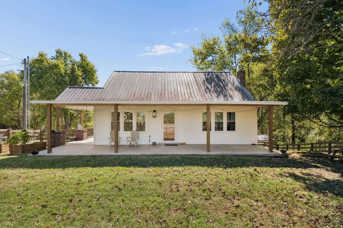 2349 Les Robinson Rd, Columbia, TN 38401 - #1
