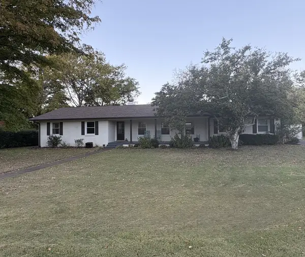 1911 Greenland Dr, Murfreesboro, TN 37130