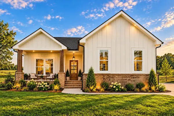 889 Tidwell Rd, Burns, TN 37029