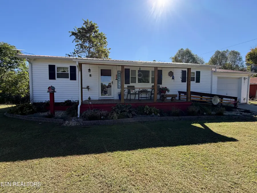 841 Yellow Cliff Rd, Jamestown, TN 38556 - #3