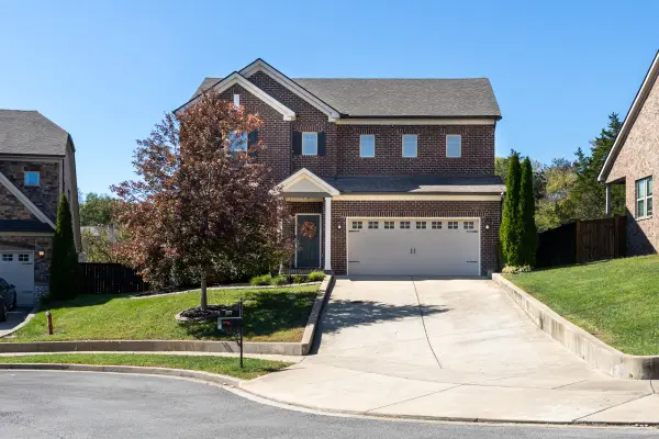577 Fall Creek Cir, Goodlettsville, TN 37072