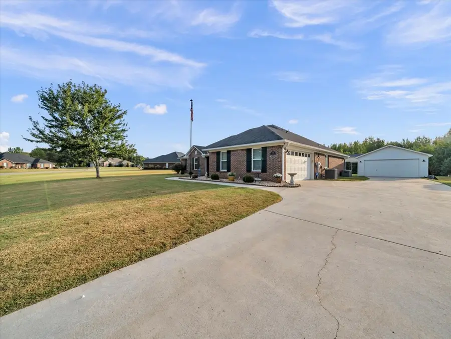129 Edgebrook Dr, Ardmore, AL 35739 - #2