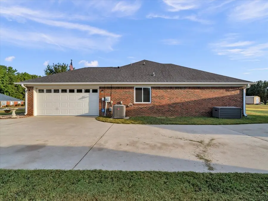 129 Edgebrook Dr, Ardmore, AL 35739 - #3