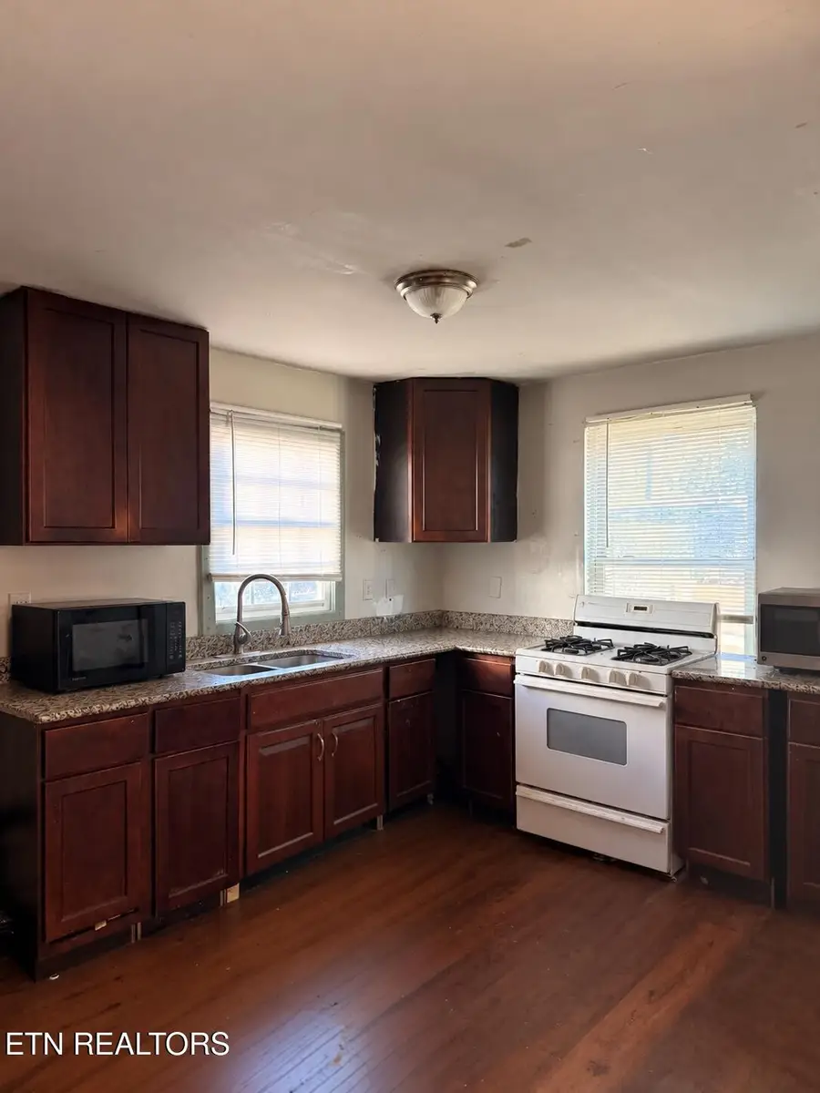 3229 Shields Ave, Knoxville, TN 37914 - #3