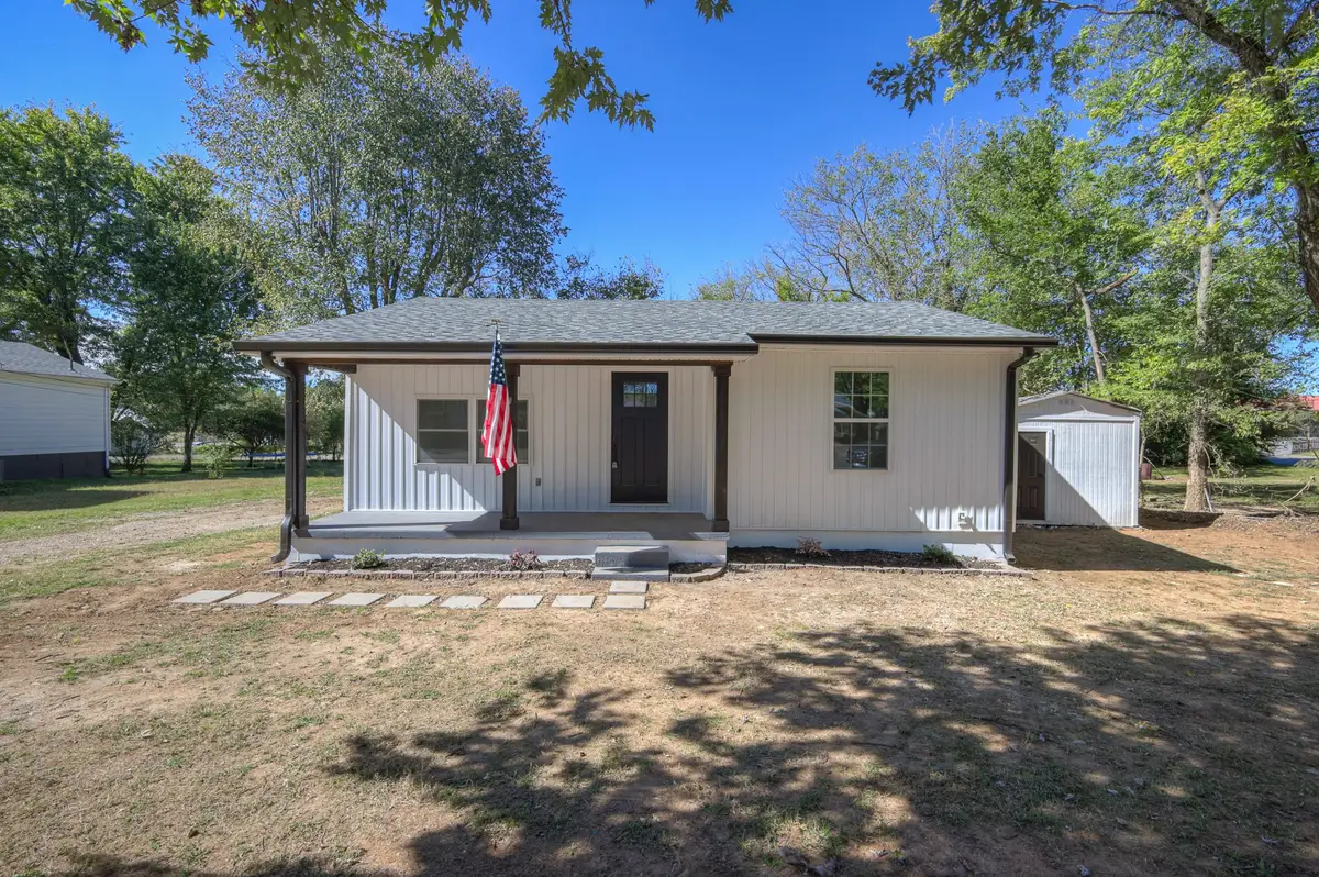 1103 Beckham Ave, Lawrenceburg, TN 38464 - #1